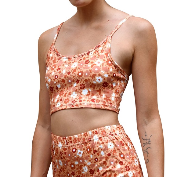 Bell bottom pants and crop cami top in gold floral - Picture 5 of 7